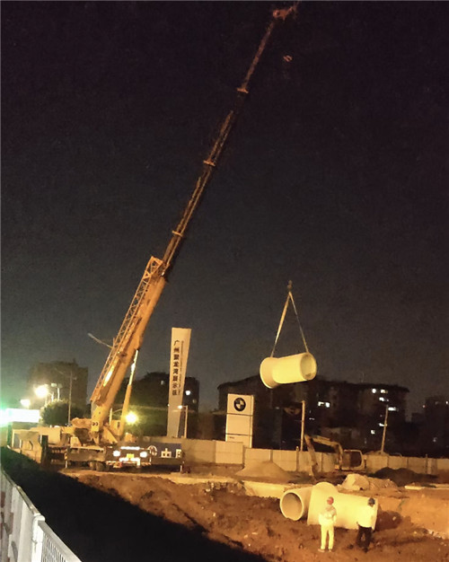 广州市“弯臂矫正”—— 吊车的 “形变补偿” 技术